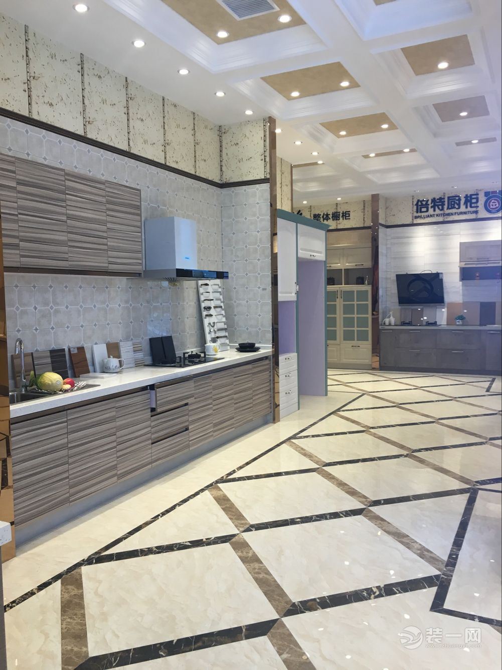 探访成都德雕装饰公司 超大建材展示厅彰显实力!