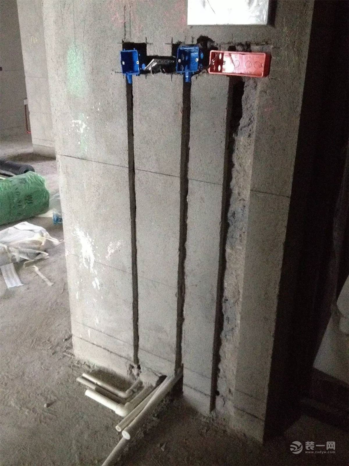 1,墙面开槽横平竖直,厨房卫生间不允许横向开槽;      2,电线分色